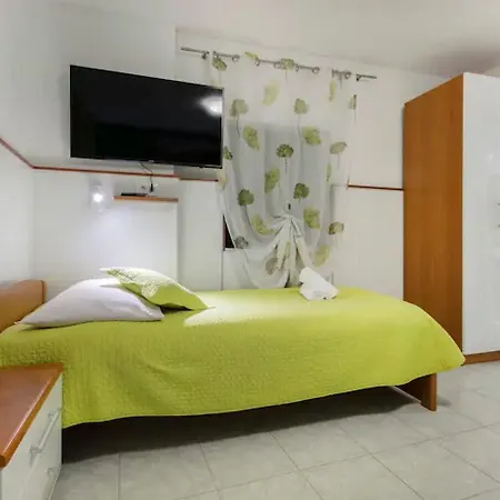 And Marija アパート スクラーディン