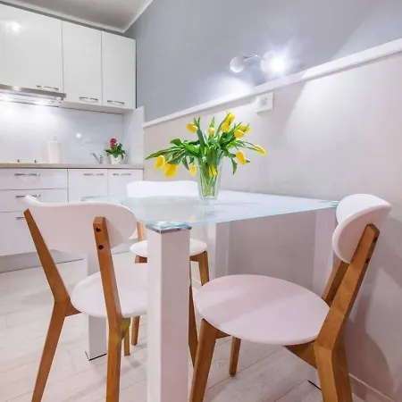 アパート And Marija *