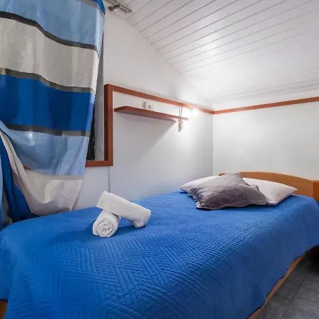 アパート And Marija *