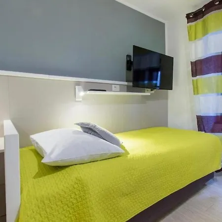 And Marija アパート スクラーディン