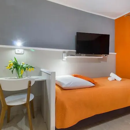 アパート And Marija *